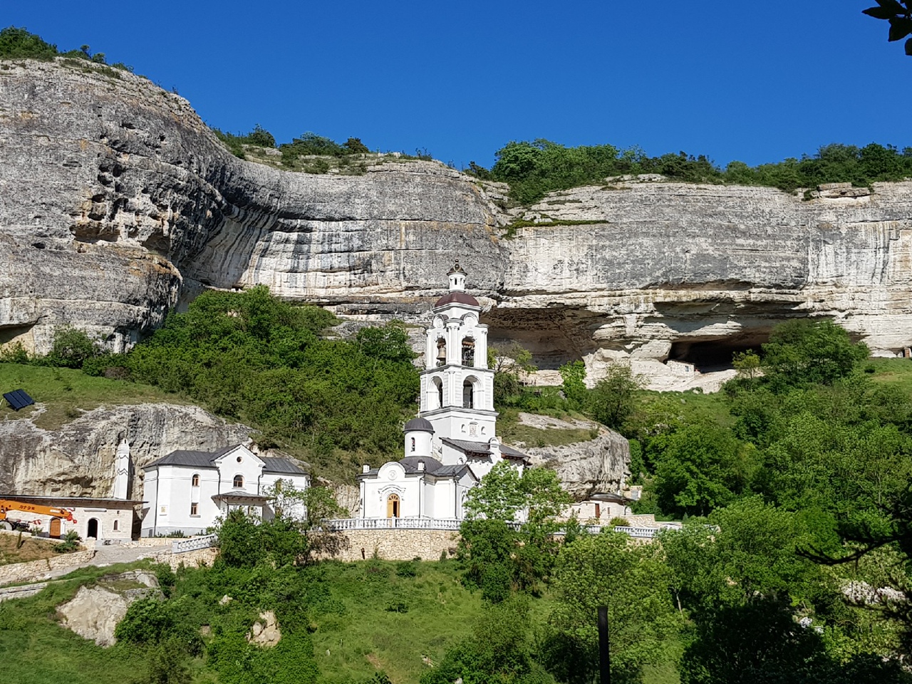 Свято-успенский мужской монастырь в Крыму 