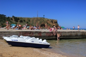 Развлечения на песчаном пляже в Крыму